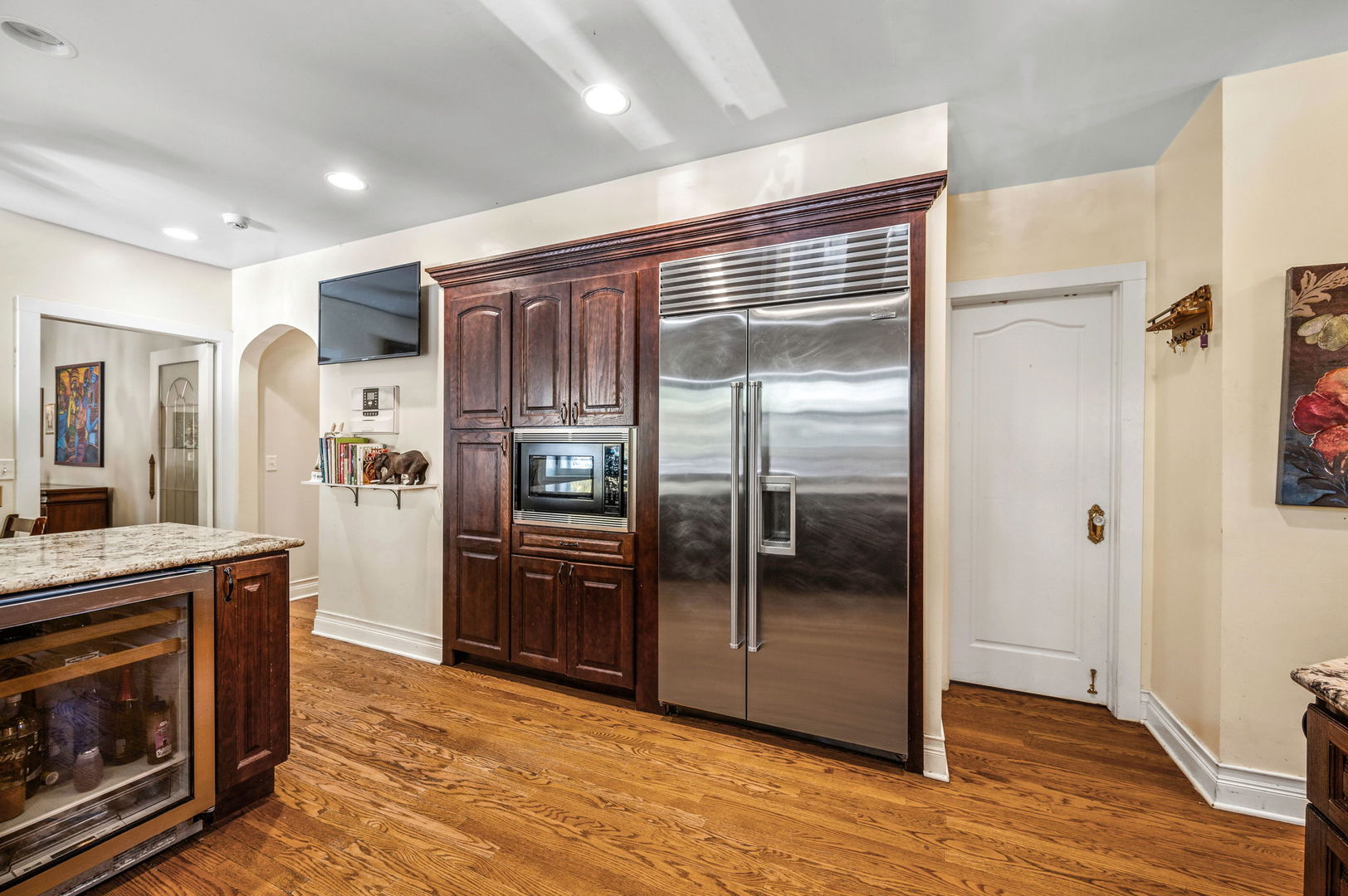 6658 N Fairfield Avenue