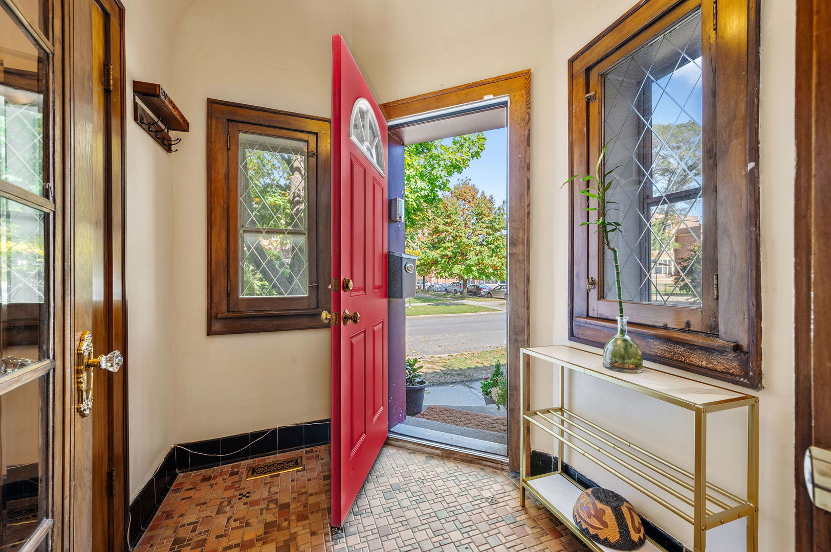 6658 N Fairfield Avenue