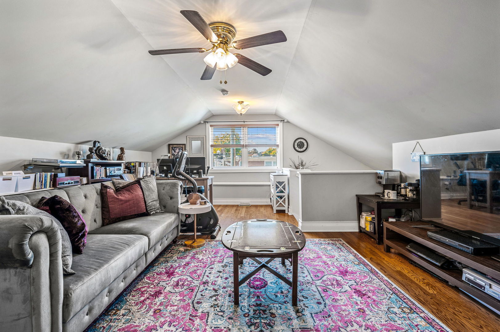 6658 N Fairfield Avenue