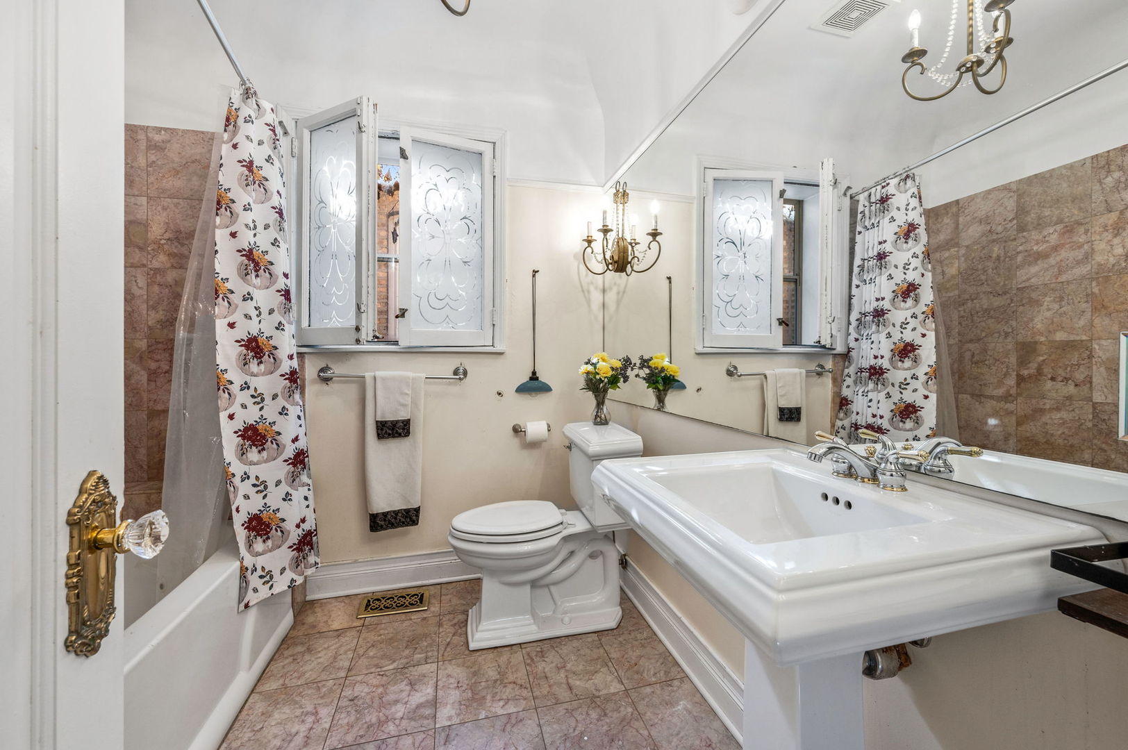 6658 N Fairfield Avenue