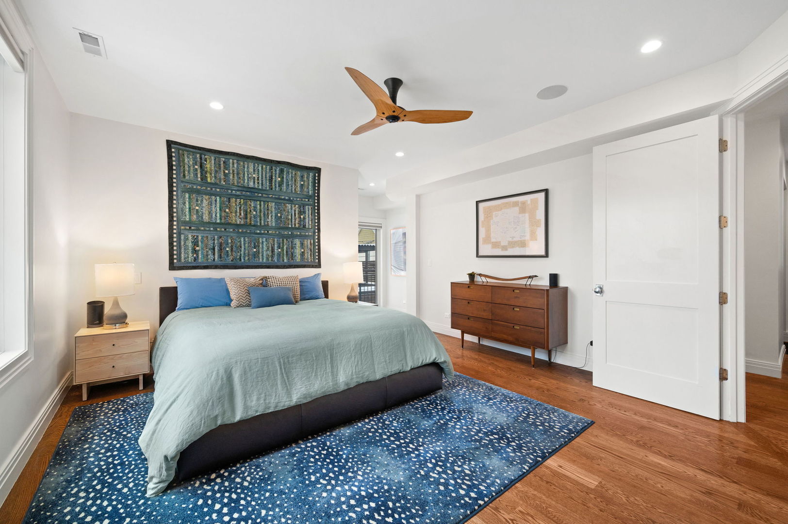 3048 N Sheffield Avenue Unit: 2