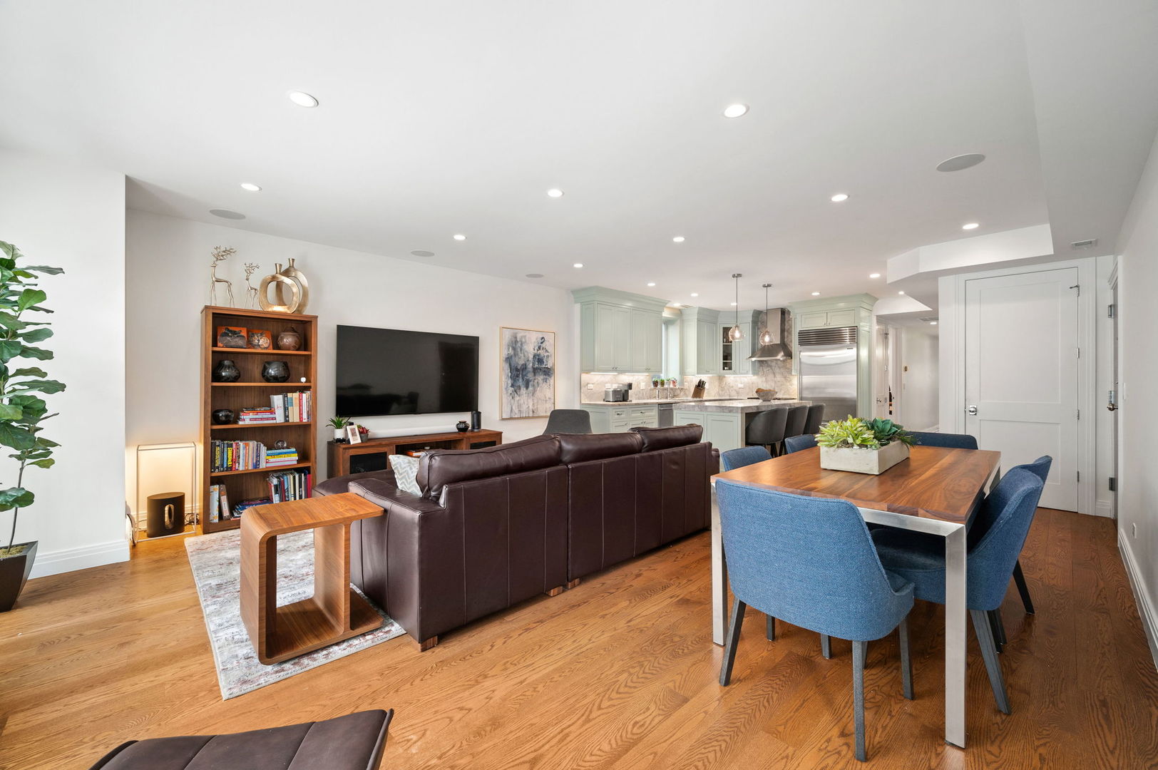 3048 N Sheffield Avenue Unit: 2