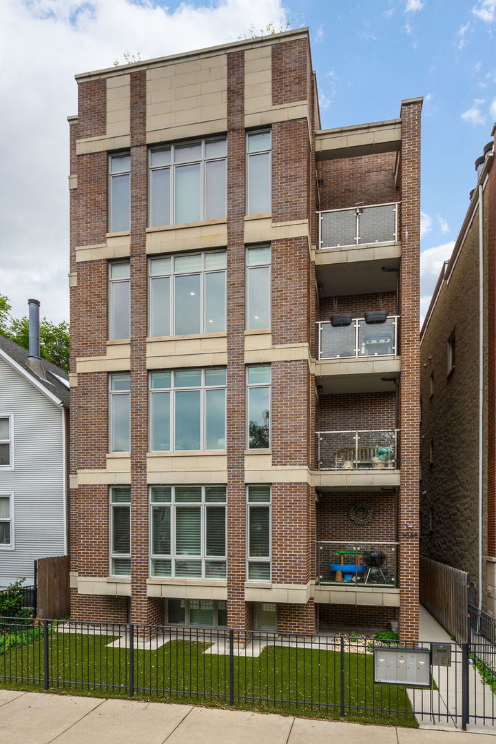 3048 N Sheffield Avenue Unit: 2