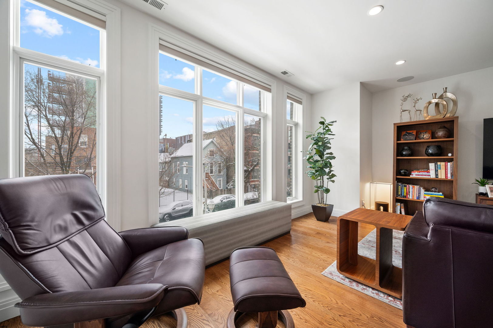 3048 N Sheffield Avenue Unit: 2
