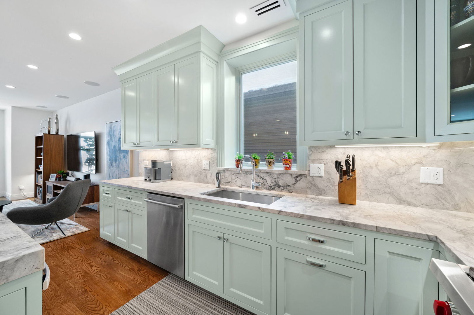 3048 N Sheffield Avenue Unit: 2