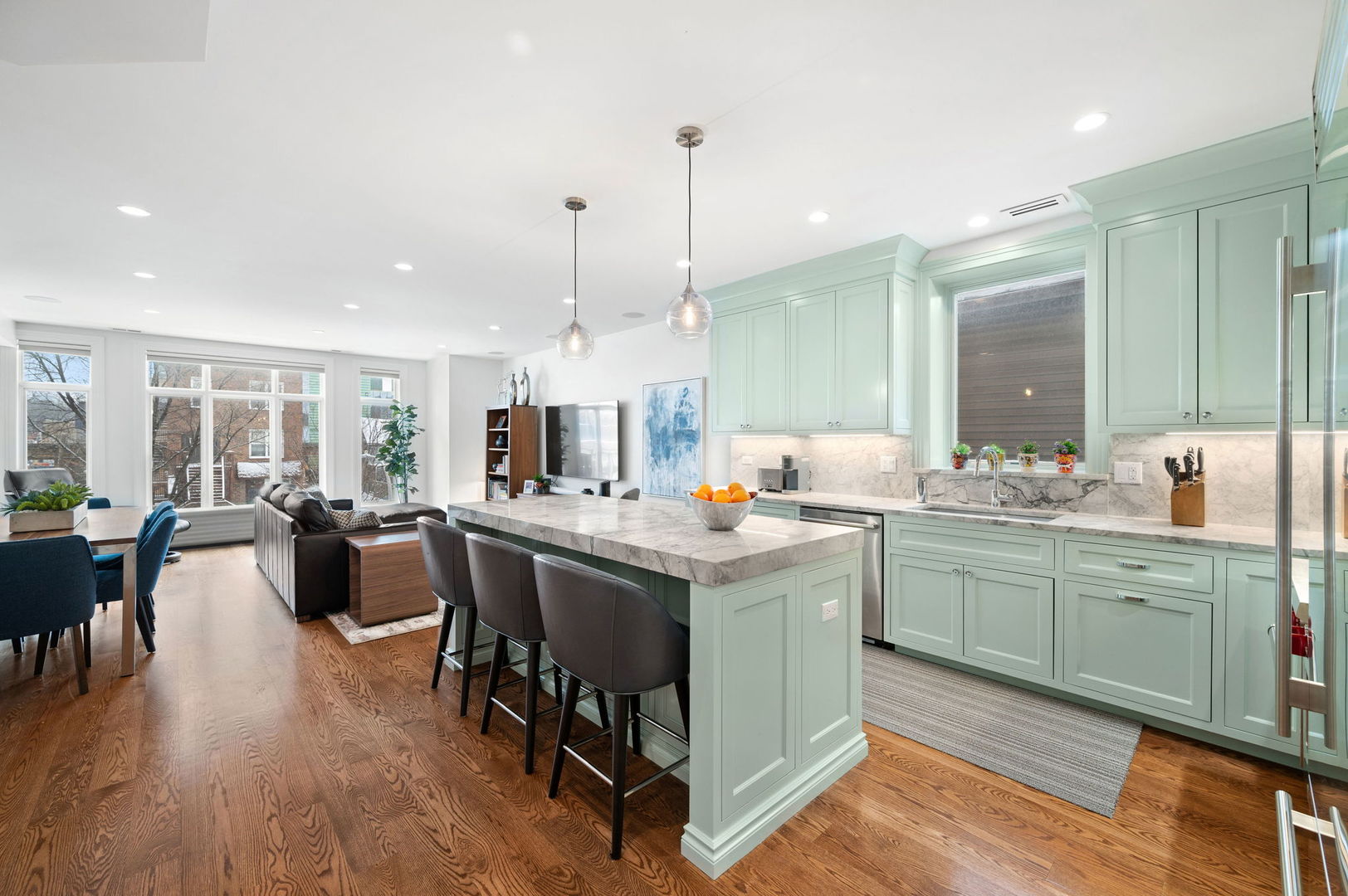3048 N Sheffield Avenue Unit: 2