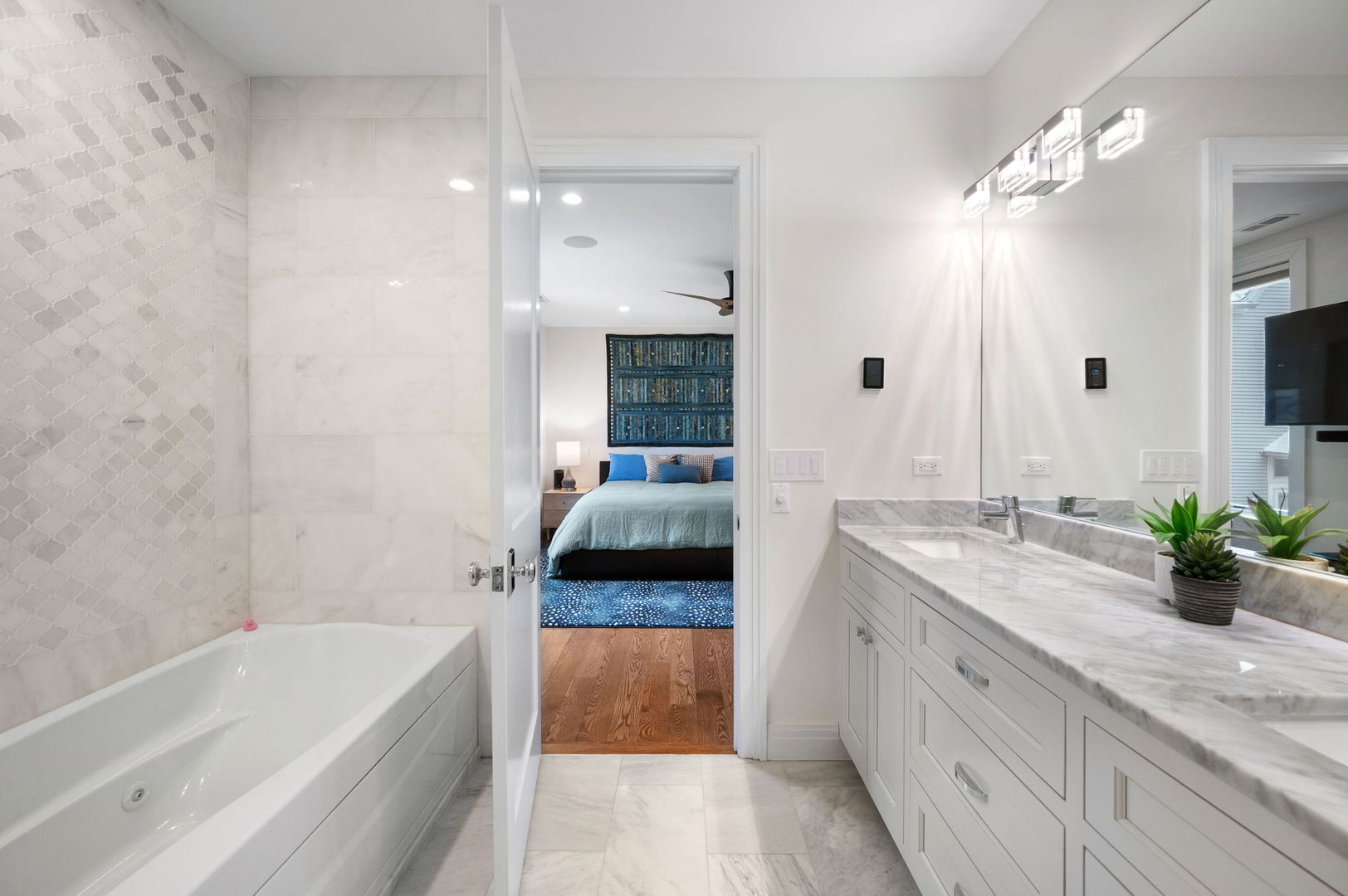 3048 N Sheffield Avenue Unit: 2