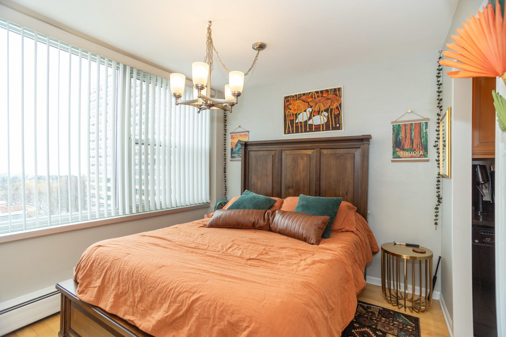 336 W Wellington Avenue Unit: 904