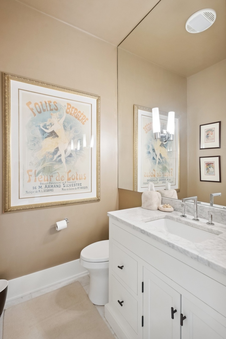 3438 N Elaine Place Unit: 3