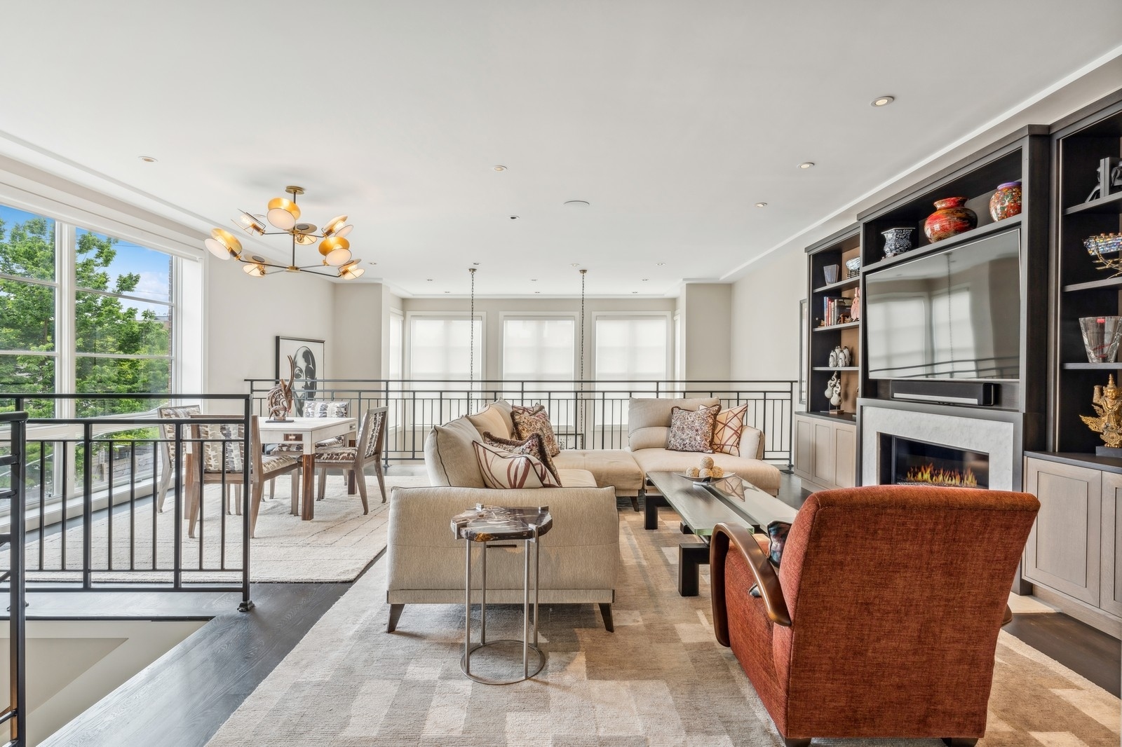 3438 N Elaine Place Unit: 3