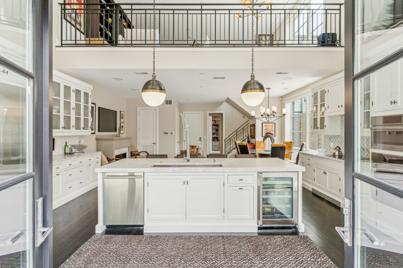 3438 N Elaine Place Unit: 3