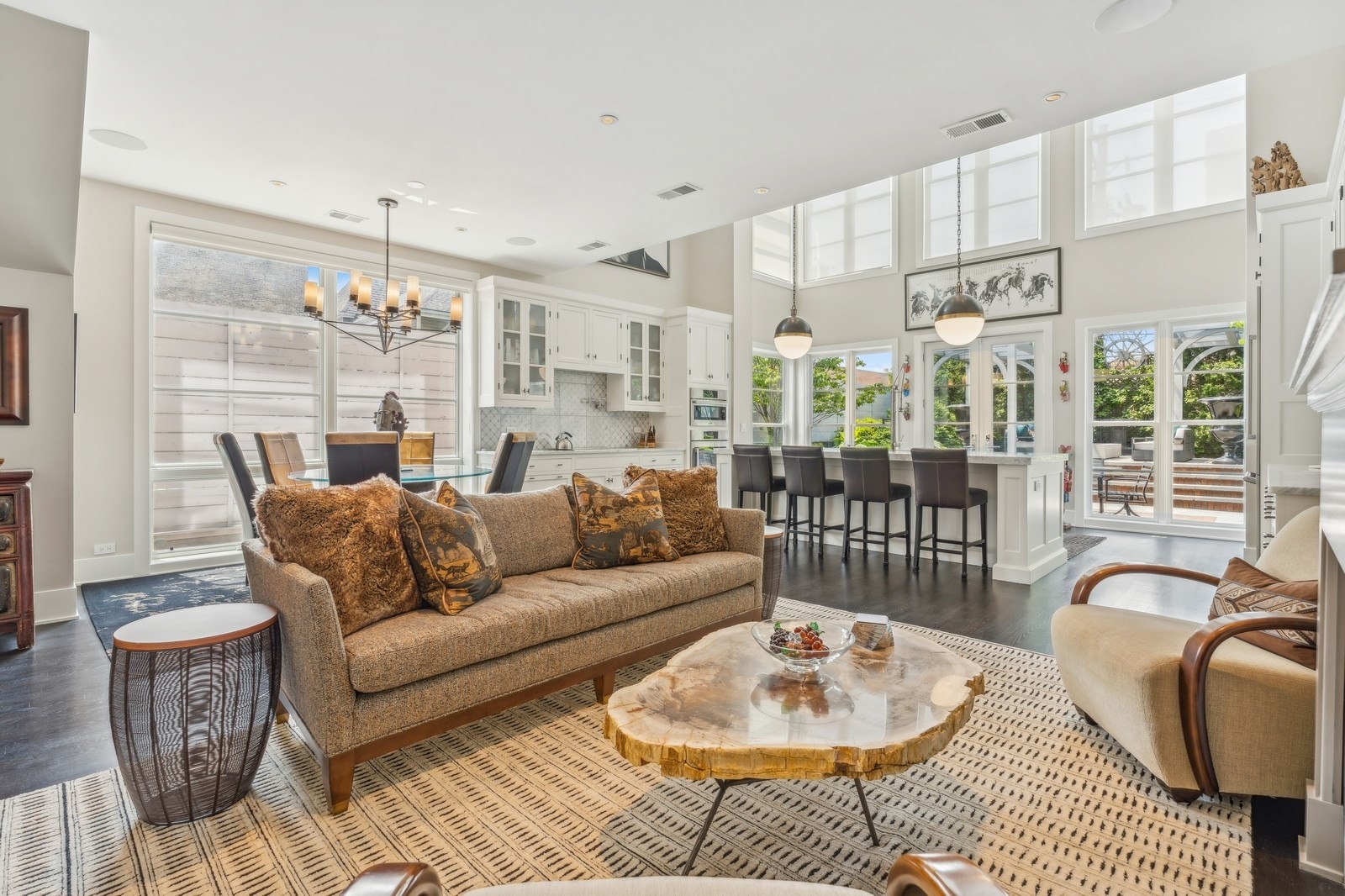 3438 N Elaine Place Unit: 3