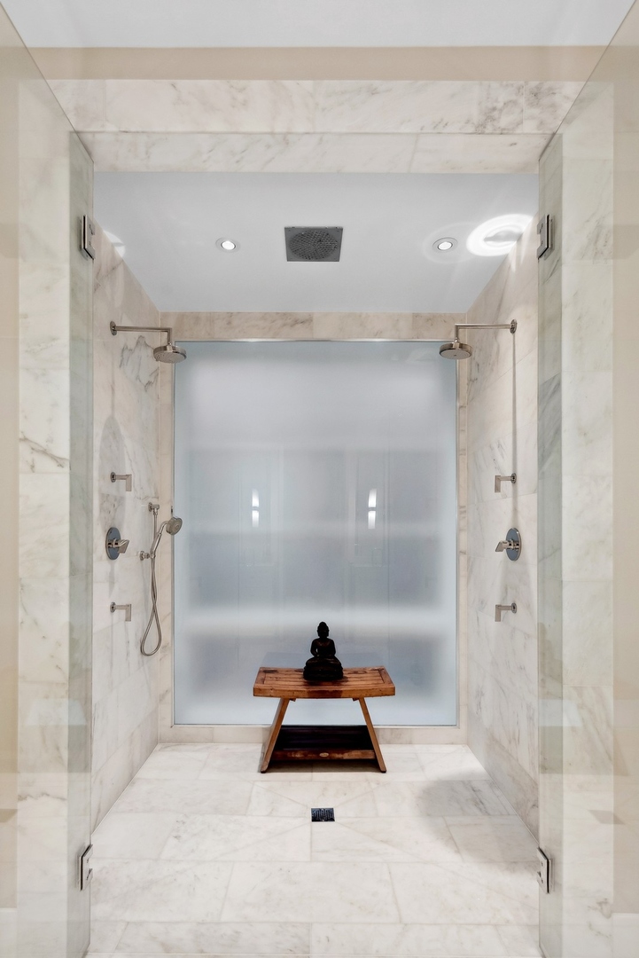 3438 N Elaine Place Unit: 3