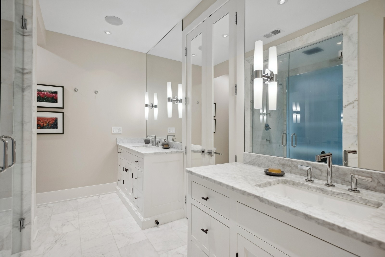 3438 N Elaine Place Unit: 3