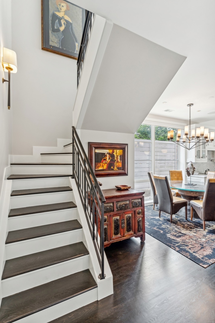 3438 N Elaine Place Unit: 3