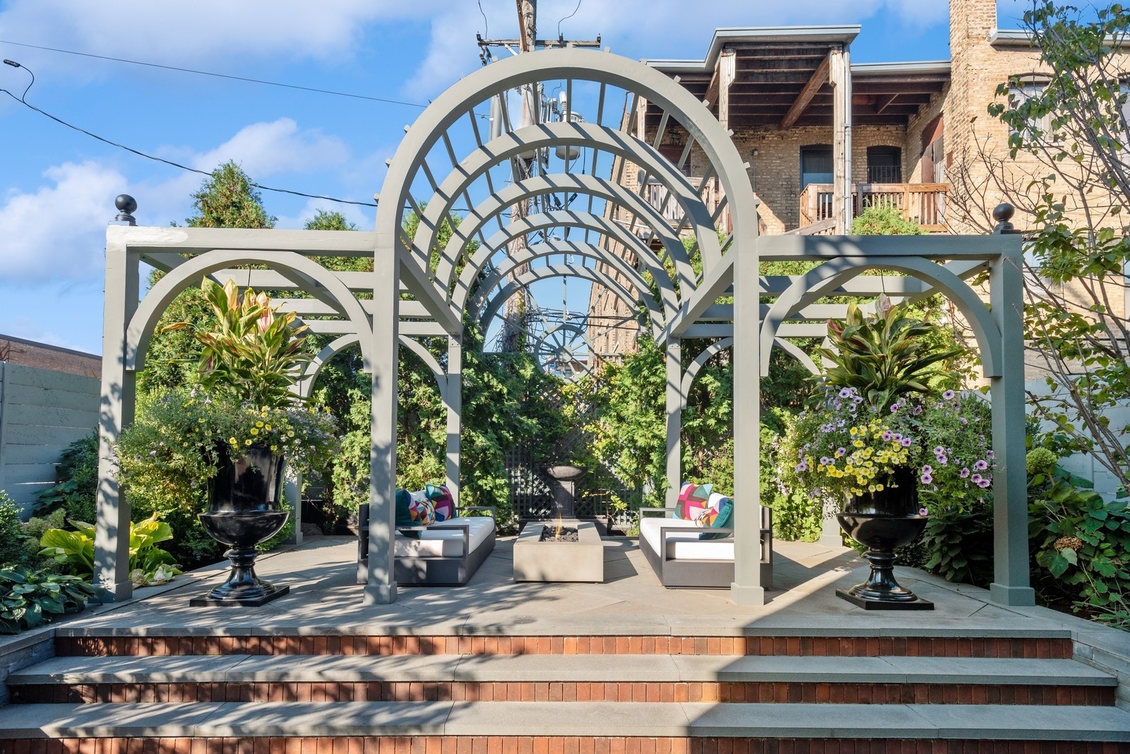 3438 N Elaine Place Unit: 3