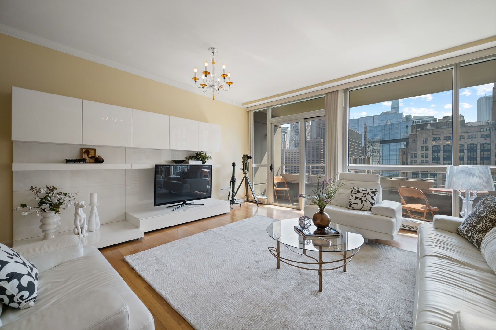 250 E Pearson Street Unit: 1305