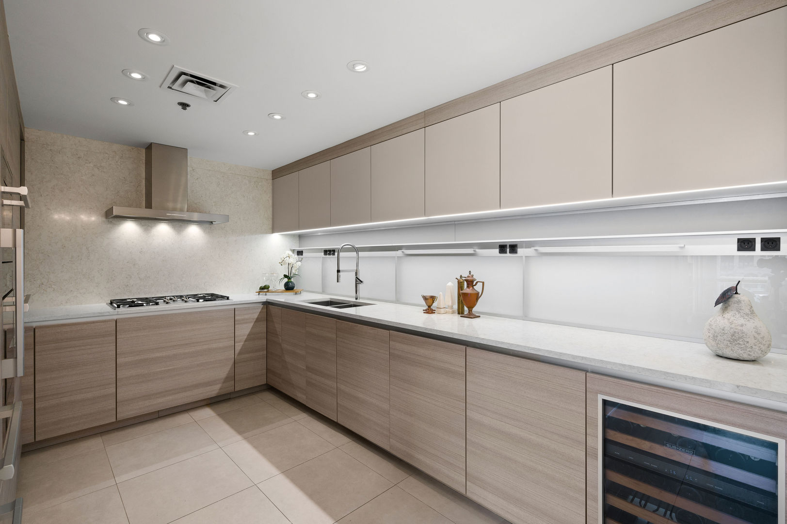 250 E Pearson Street Unit: 1305