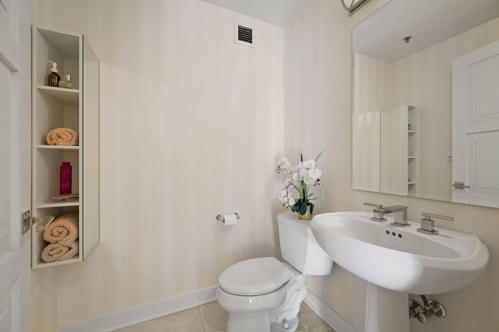 250 E Pearson Street Unit: 1305