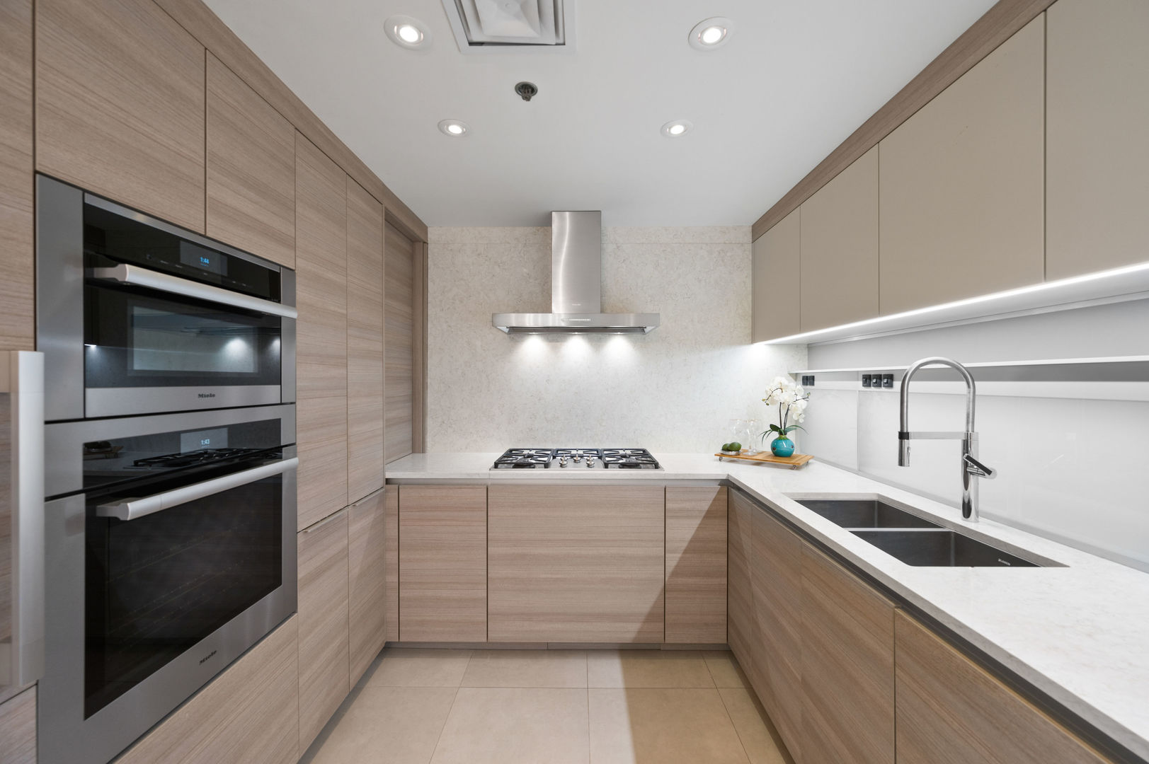 250 E Pearson Street Unit: 1305