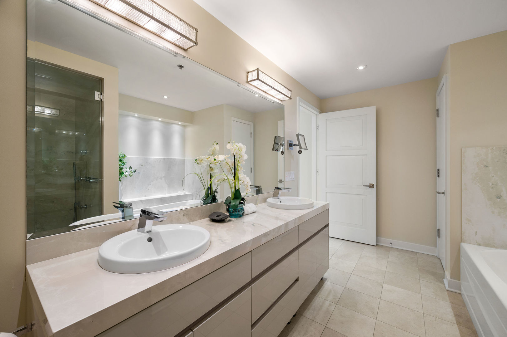 250 E Pearson Street Unit: 1305
