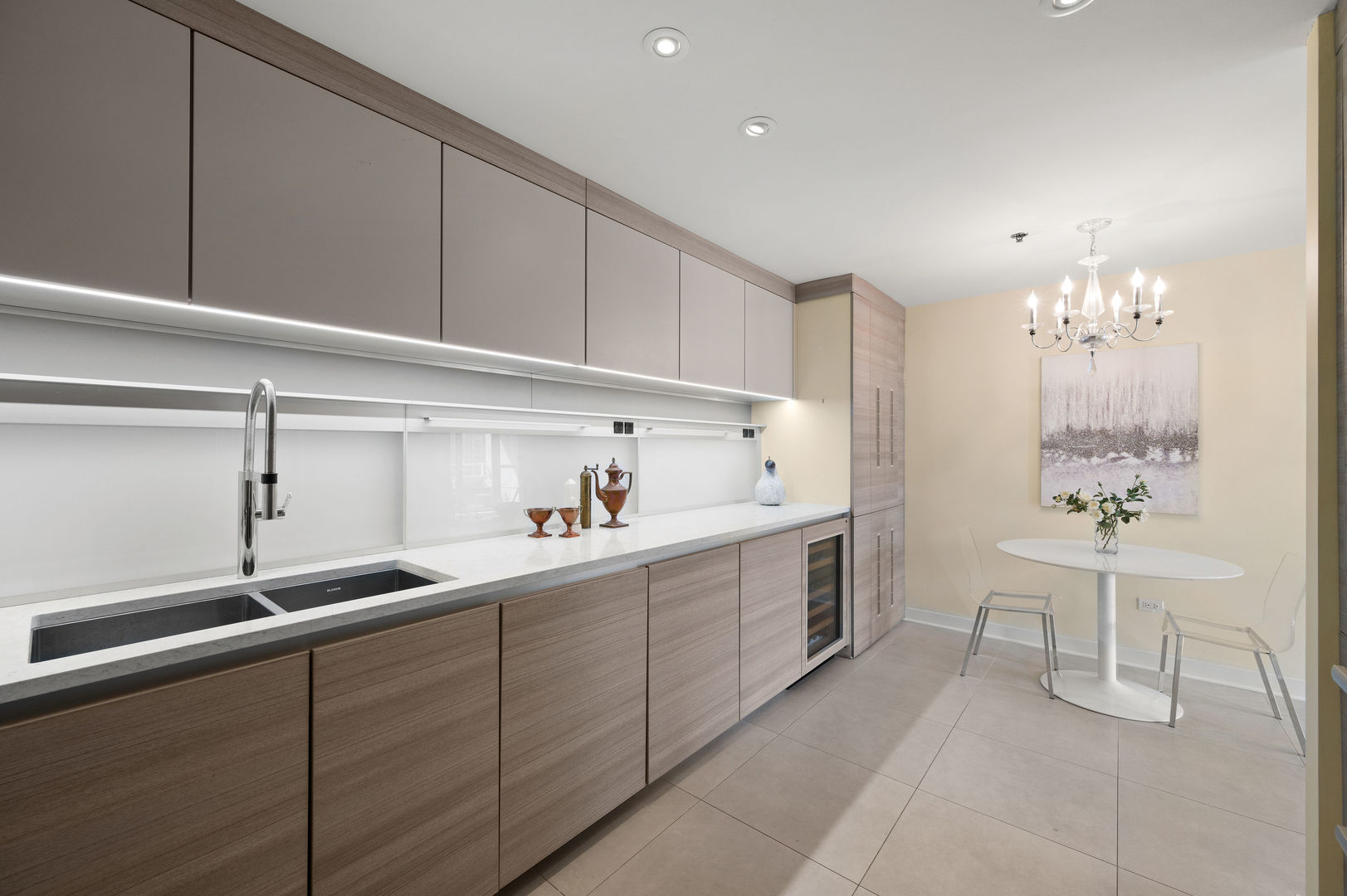 250 E Pearson Street Unit: 1305