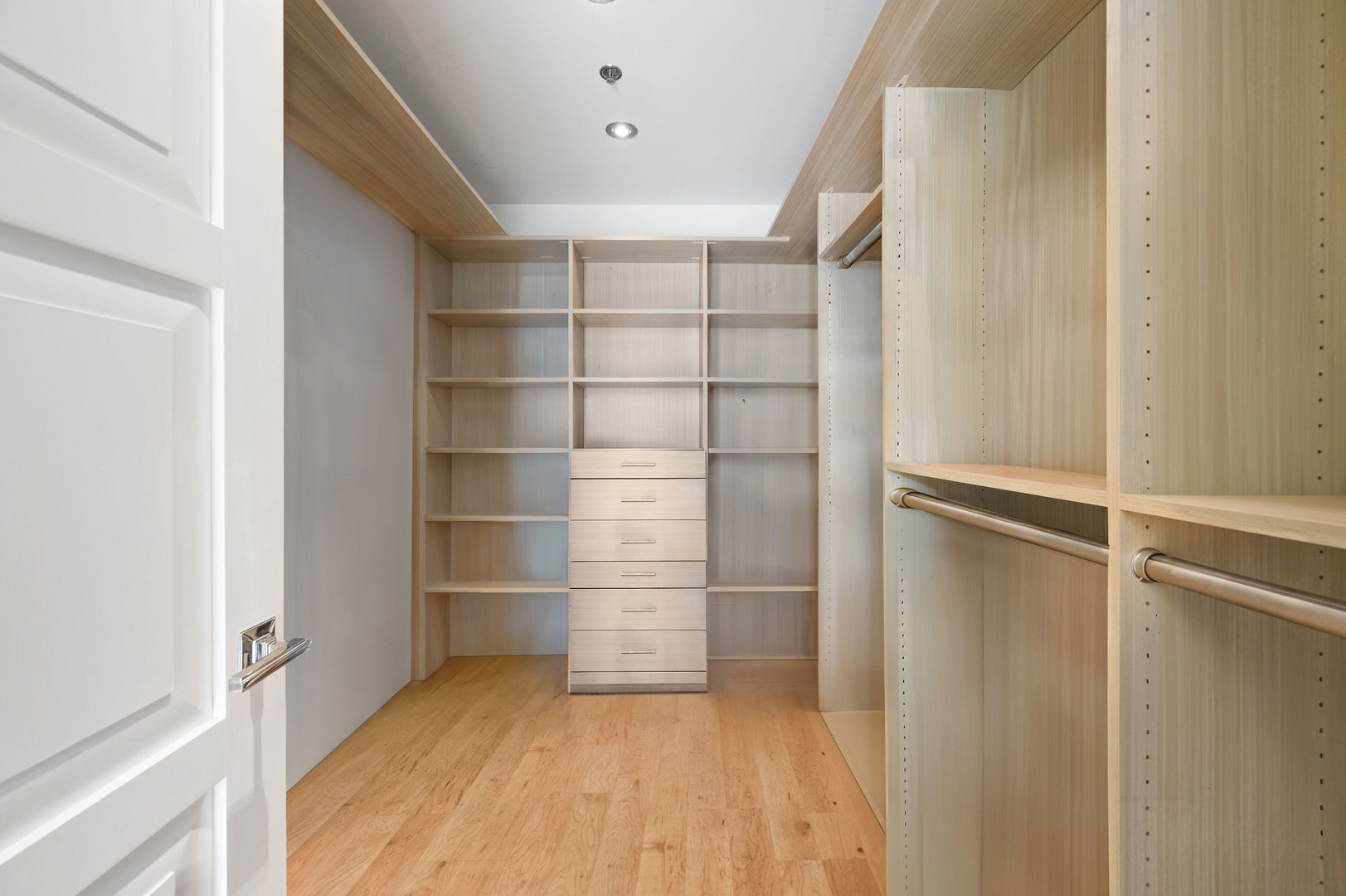 250 E Pearson Street Unit: 1305