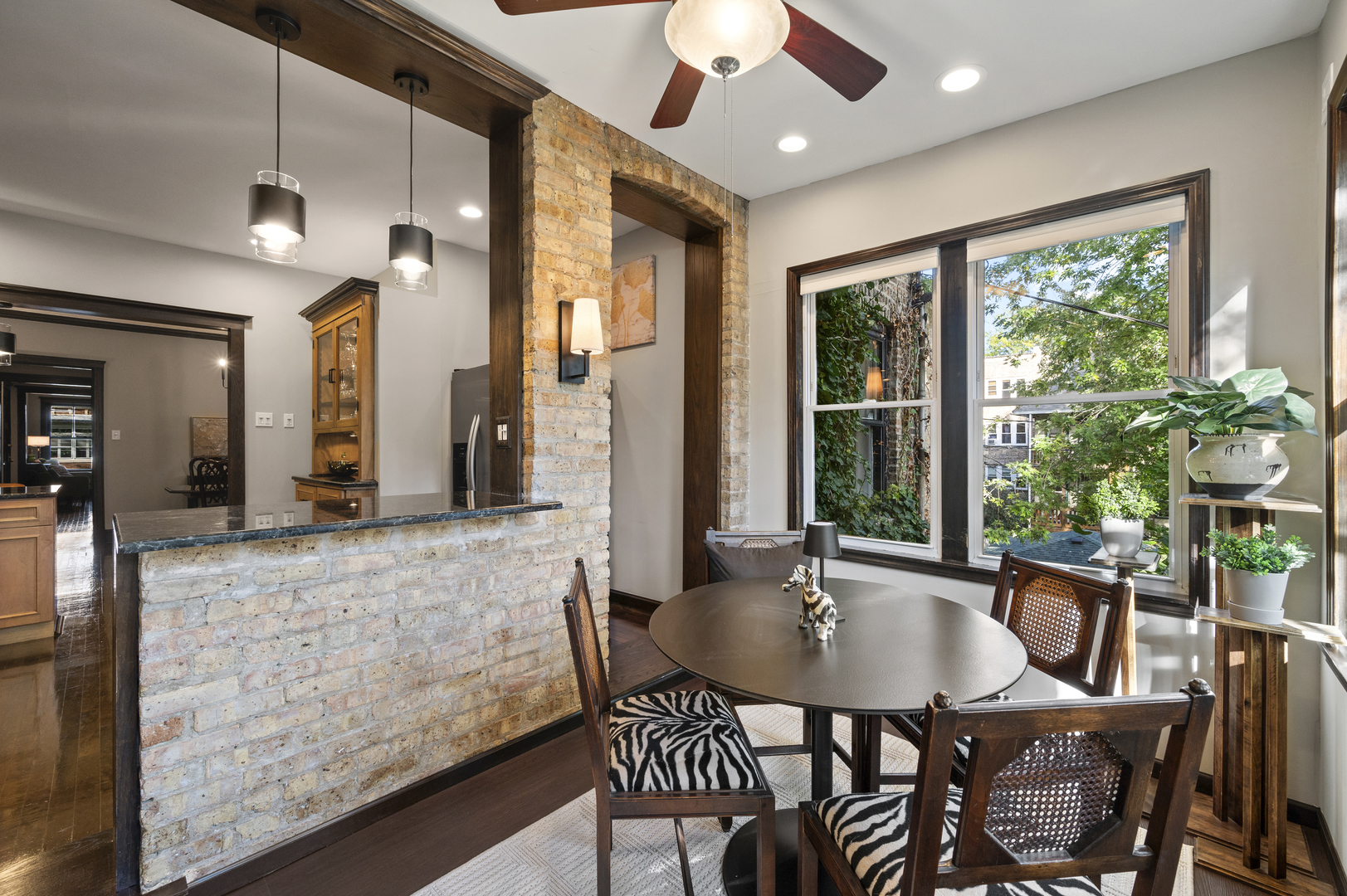 1319 W Ardmore Avenue Unit: 2E