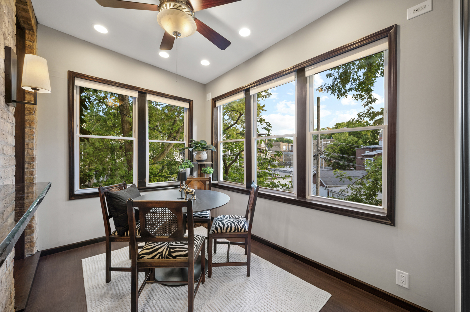 1319 W Ardmore Avenue Unit: 2E