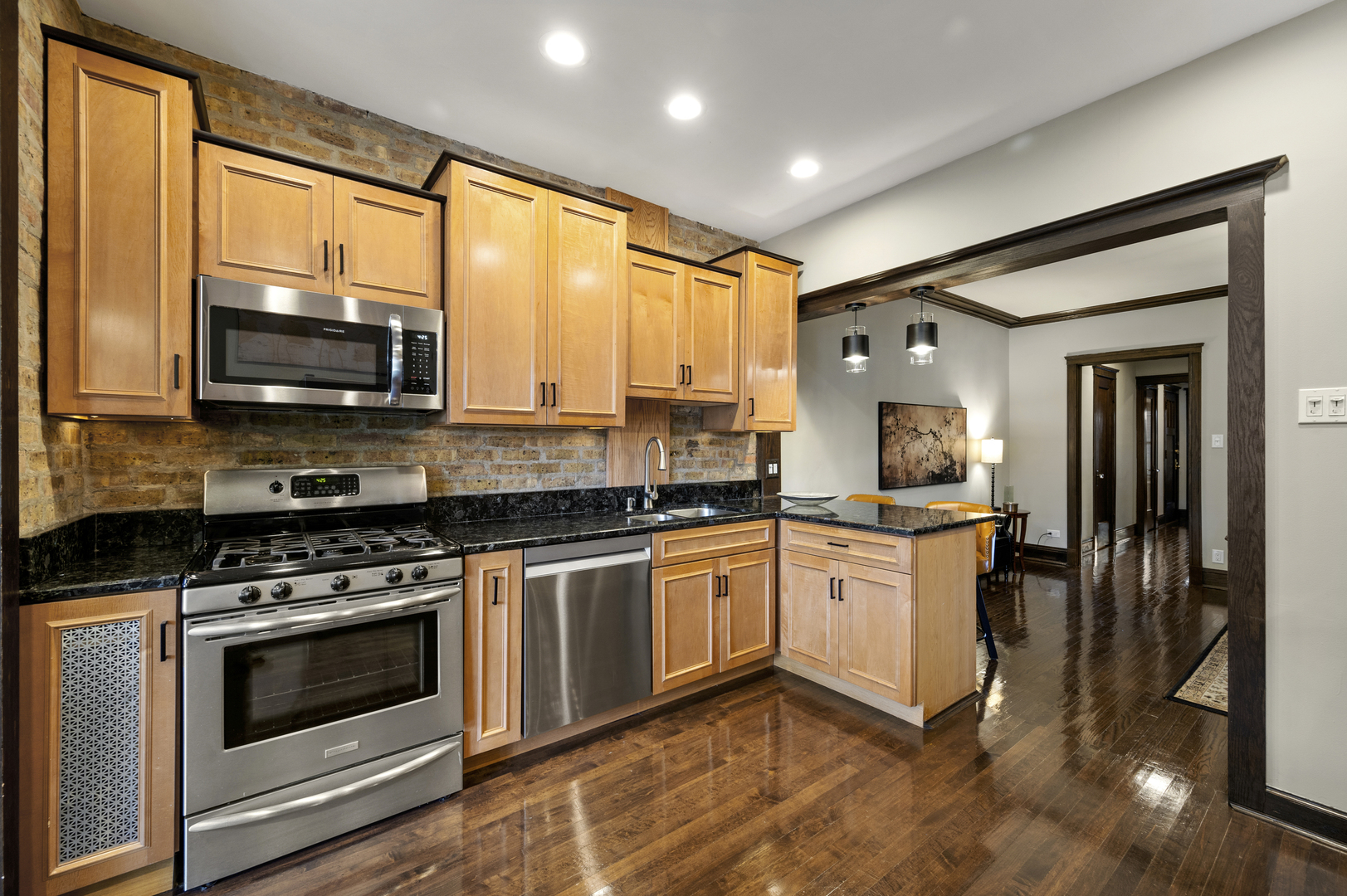 1319 W Ardmore Avenue Unit: 2E