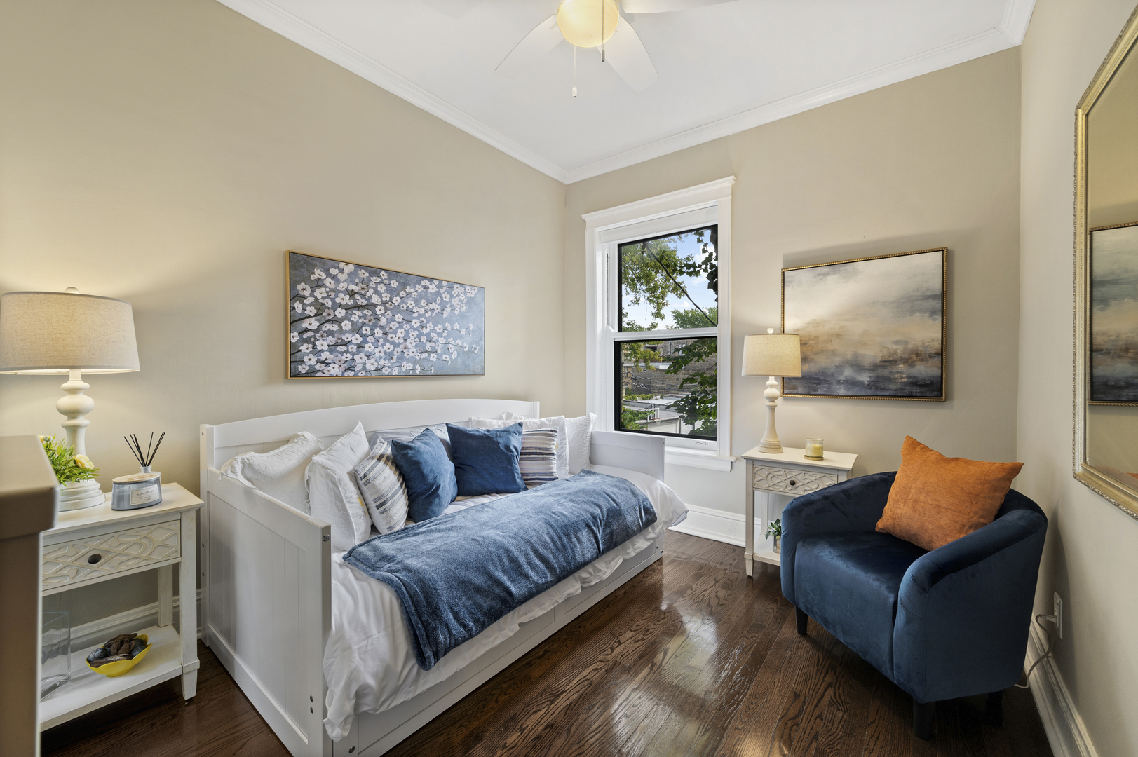 1319 W Ardmore Avenue Unit: 2E