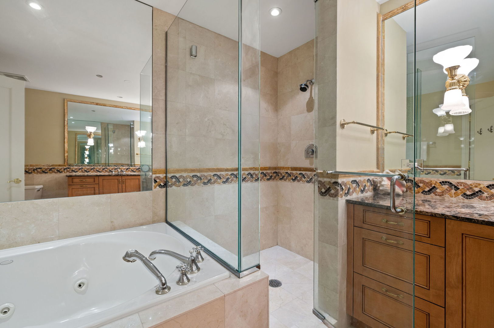 840 N LAKE SHORE Drive Unit: 603