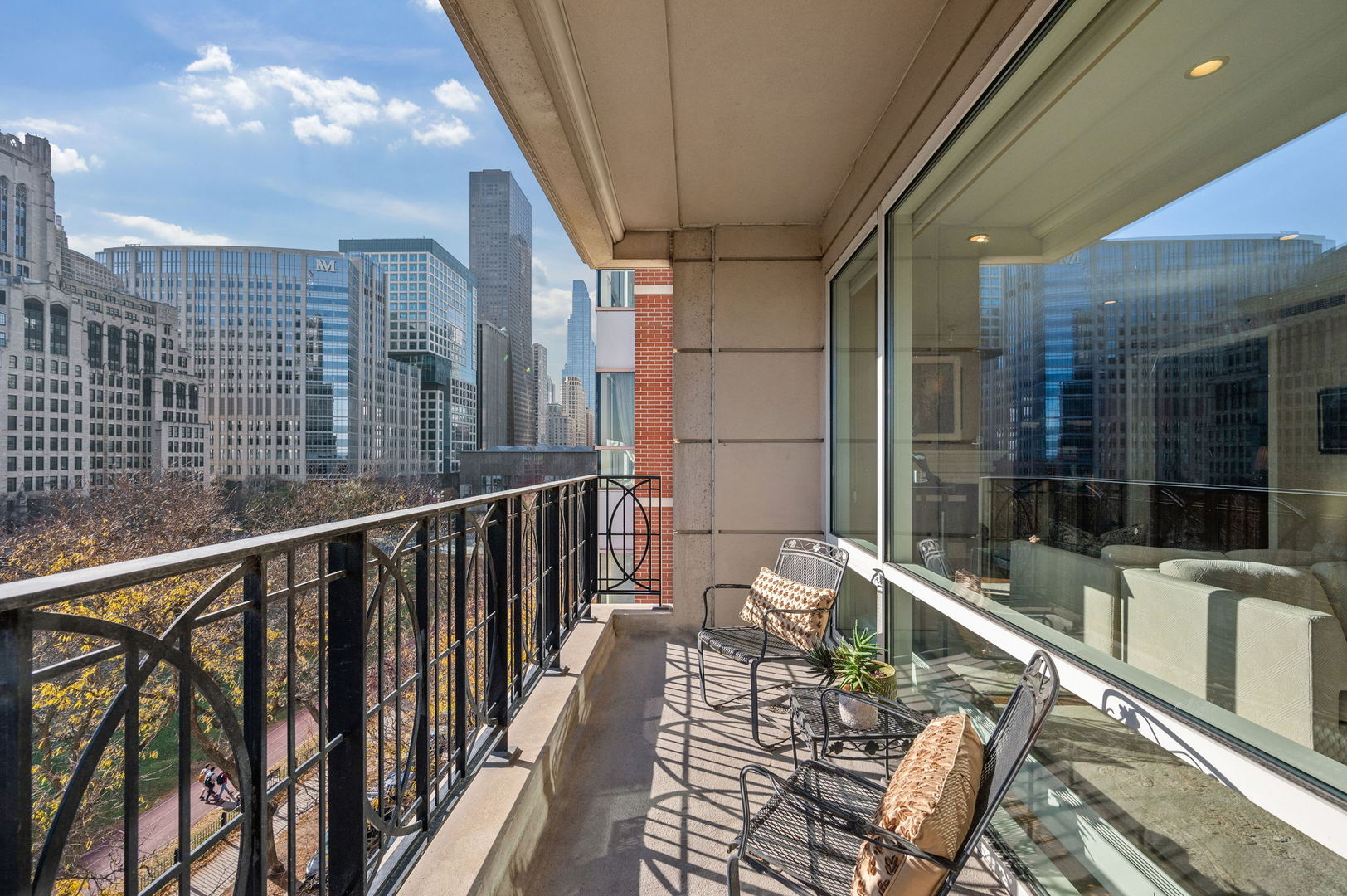 840 N LAKE SHORE Drive Unit: 603