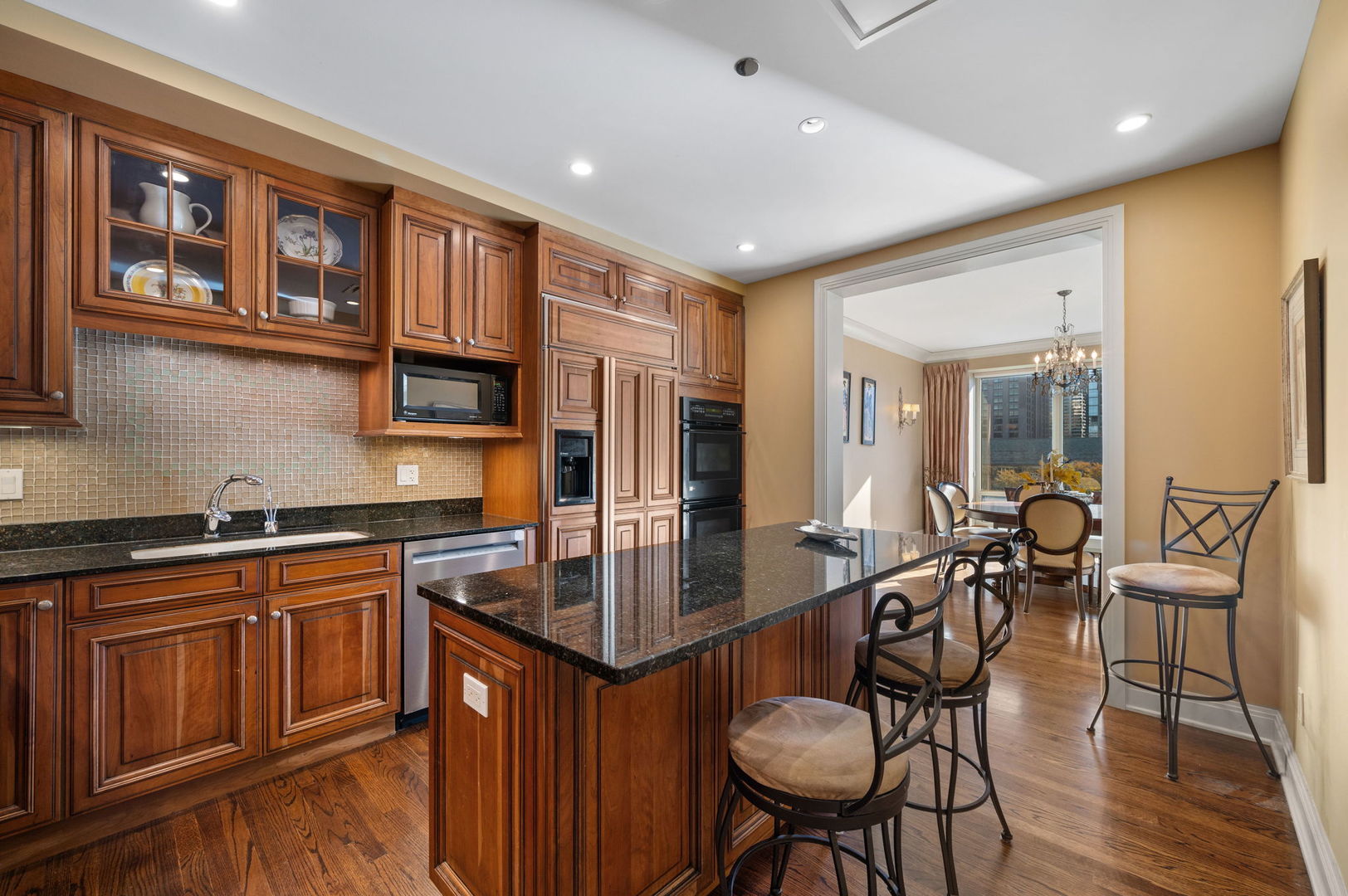 840 N LAKE SHORE Drive Unit: 603