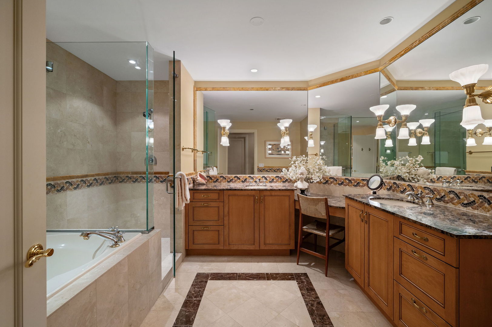 840 N LAKE SHORE Drive Unit: 603