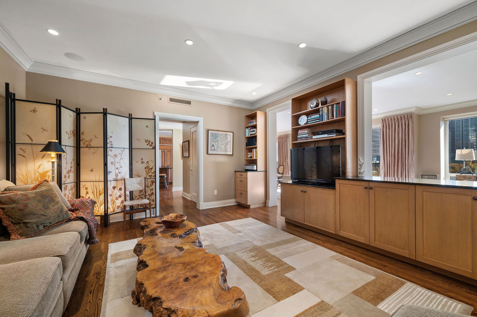 840 N LAKE SHORE Drive Unit: 603