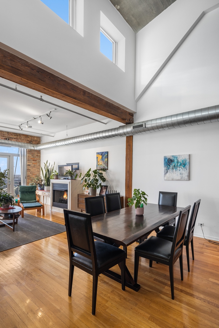 333 S Desplaines Street Unit: 711