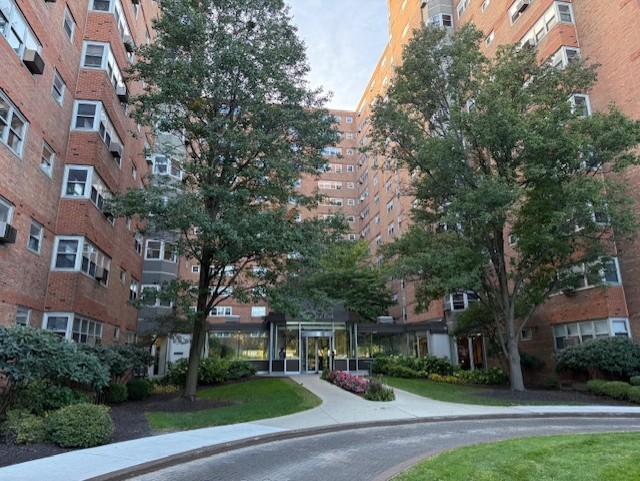 4950 N MARINE Drive Unit: 404