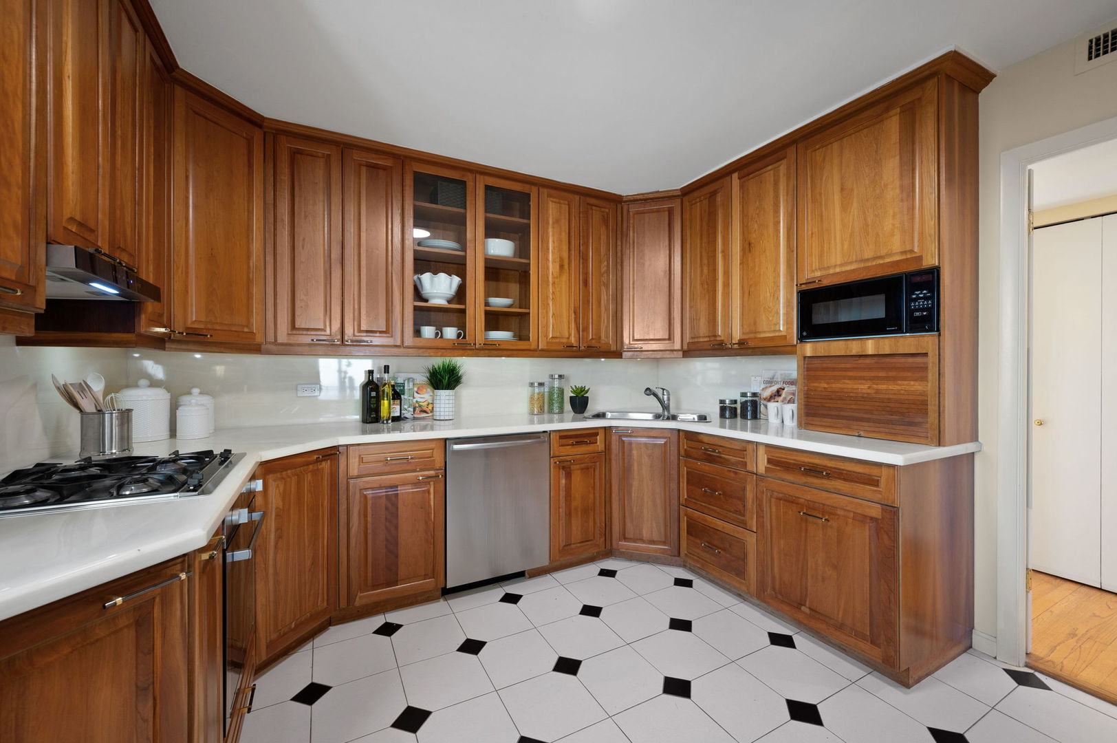 3470 N Lake Shore Drive Unit: 23A