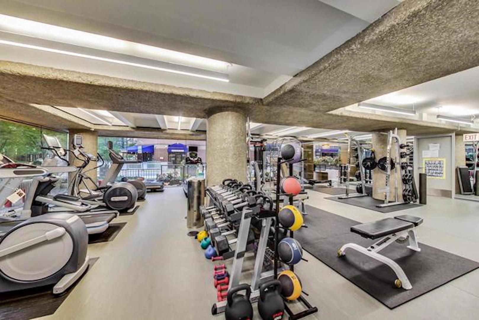 200 E Delaware Place Unit: 22D