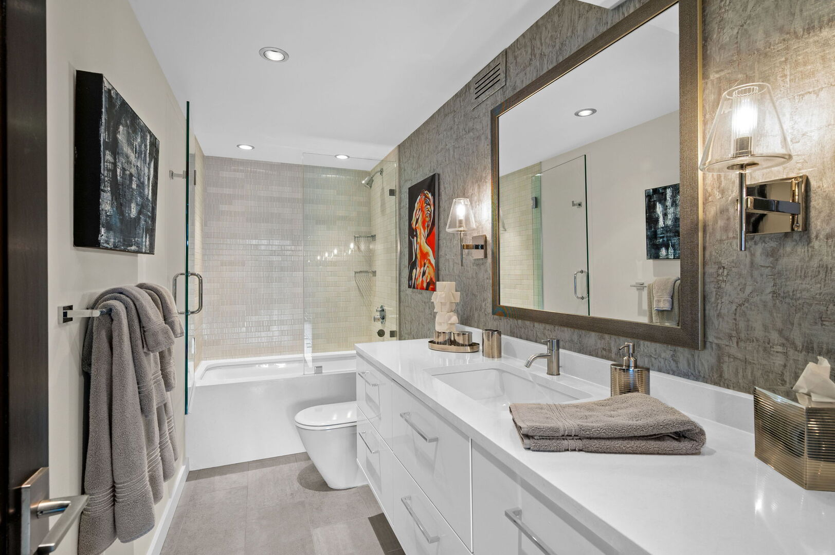 200 E Delaware Place Unit: 22D