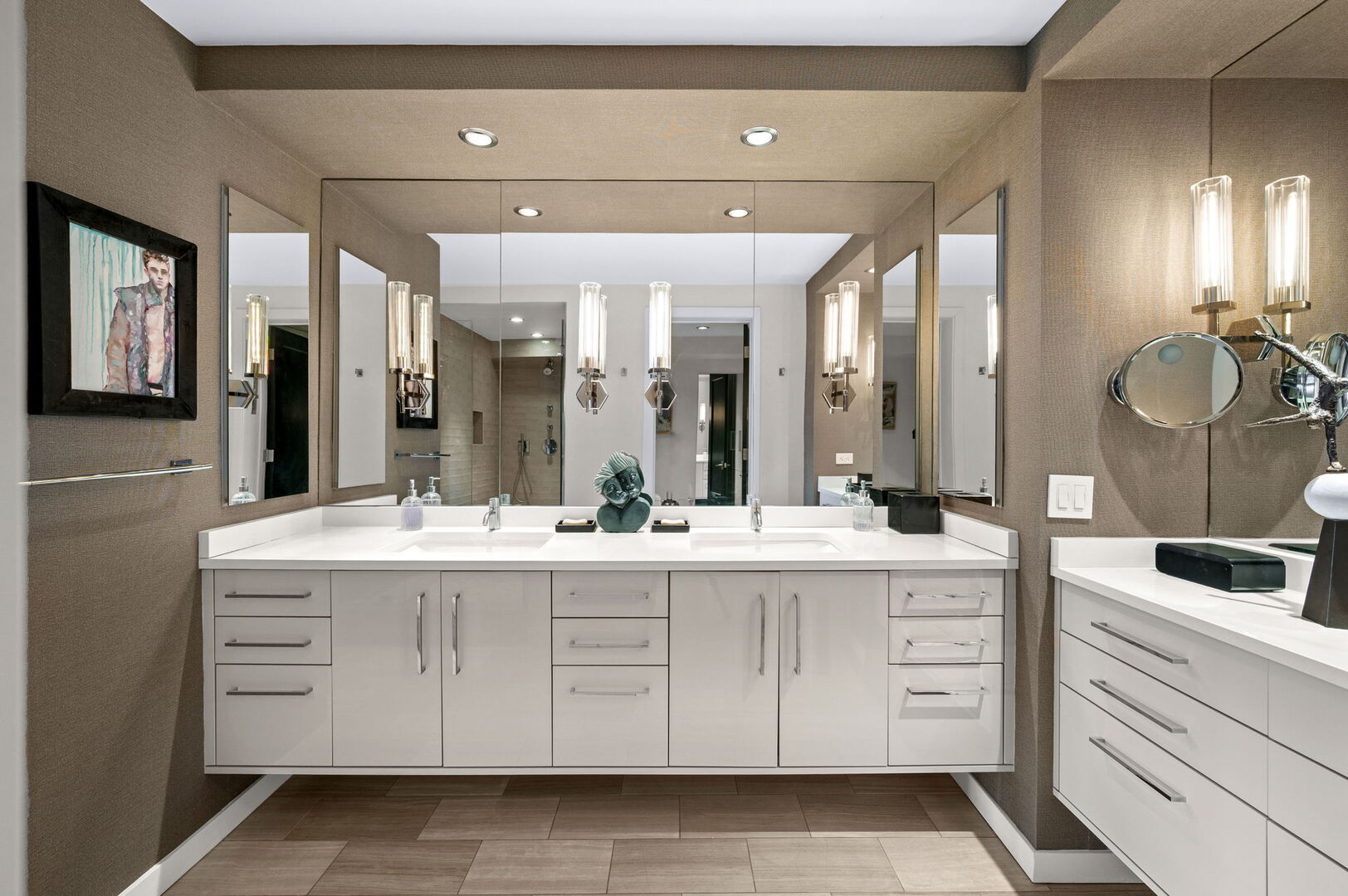 200 E Delaware Place Unit: 22D