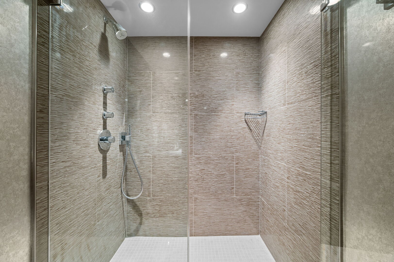 200 E Delaware Place Unit: 22D