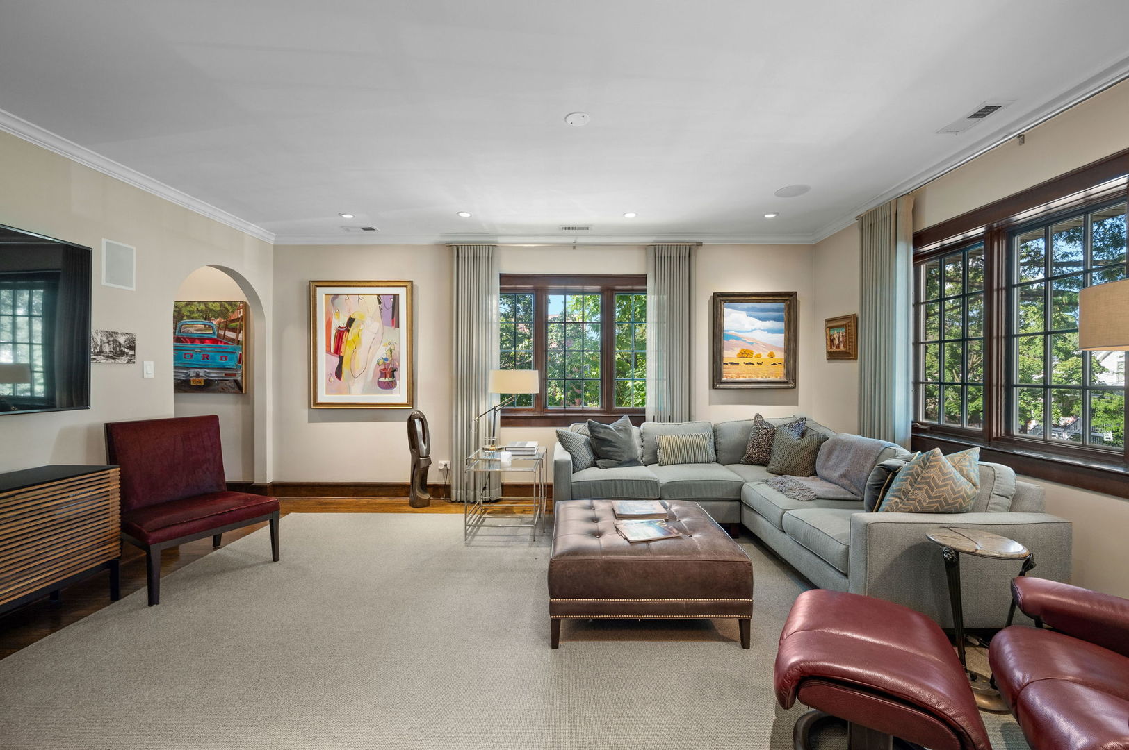 1705 W Leland Avenue