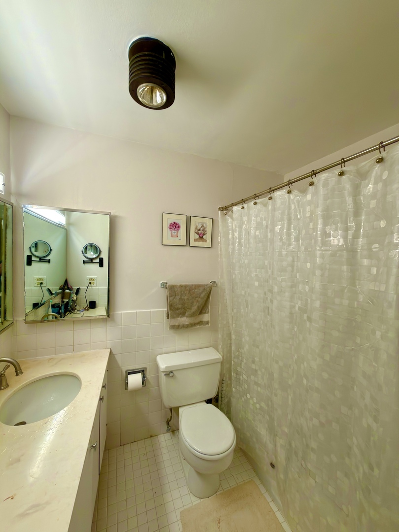 5455 N sheridan Road Unit: 2703