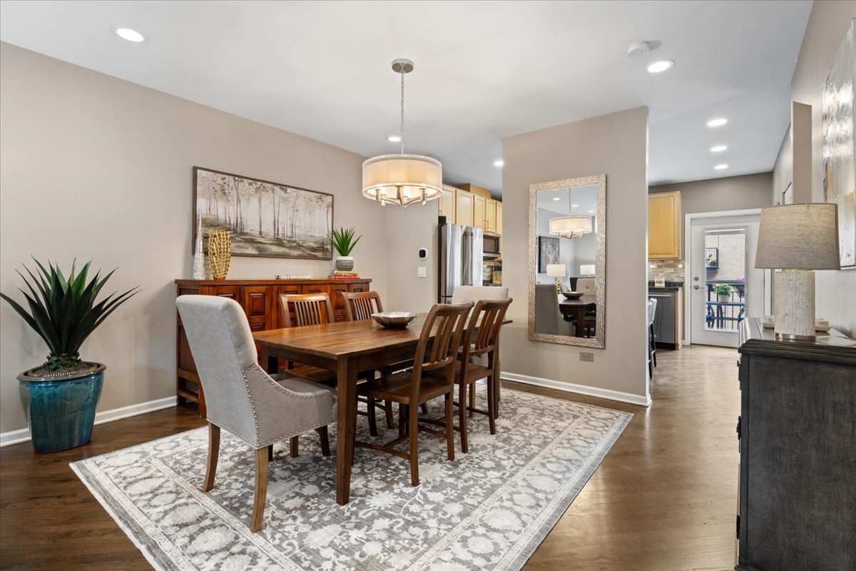 4646 N Greenview Avenue Unit: 10