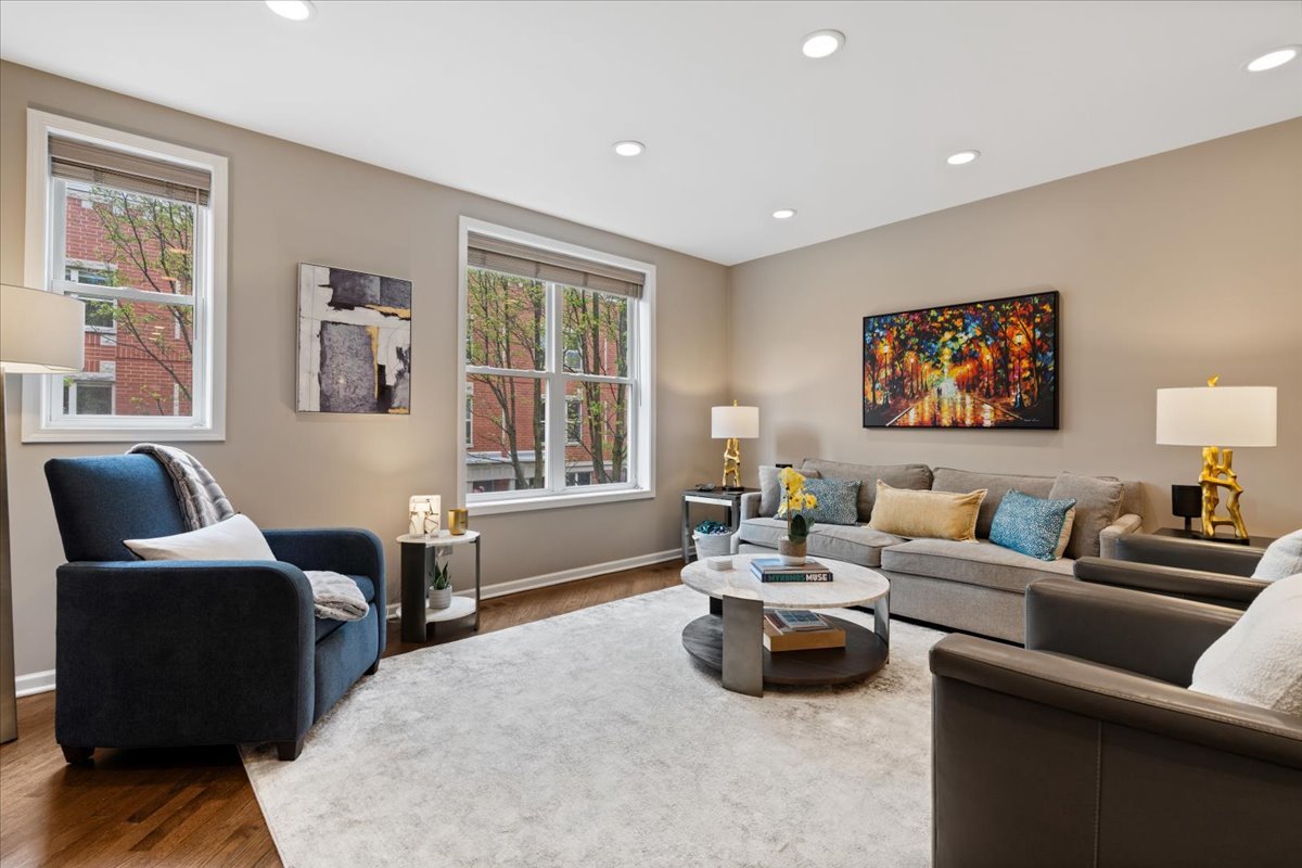 4646 N Greenview Avenue Unit: 10