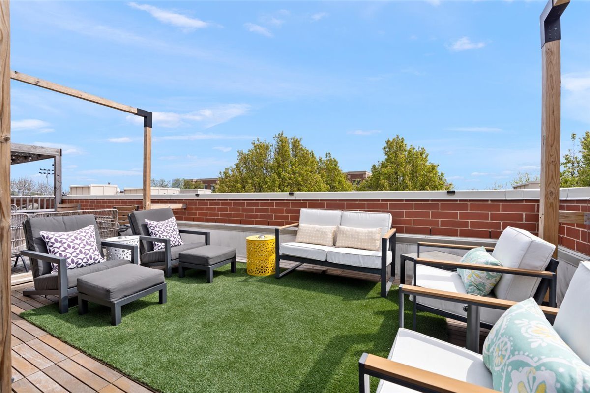 4646 N Greenview Avenue Unit: 10