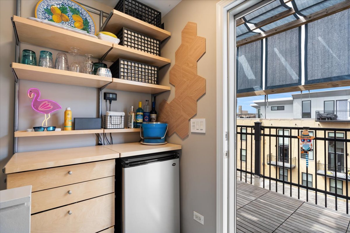 4646 N Greenview Avenue Unit: 10