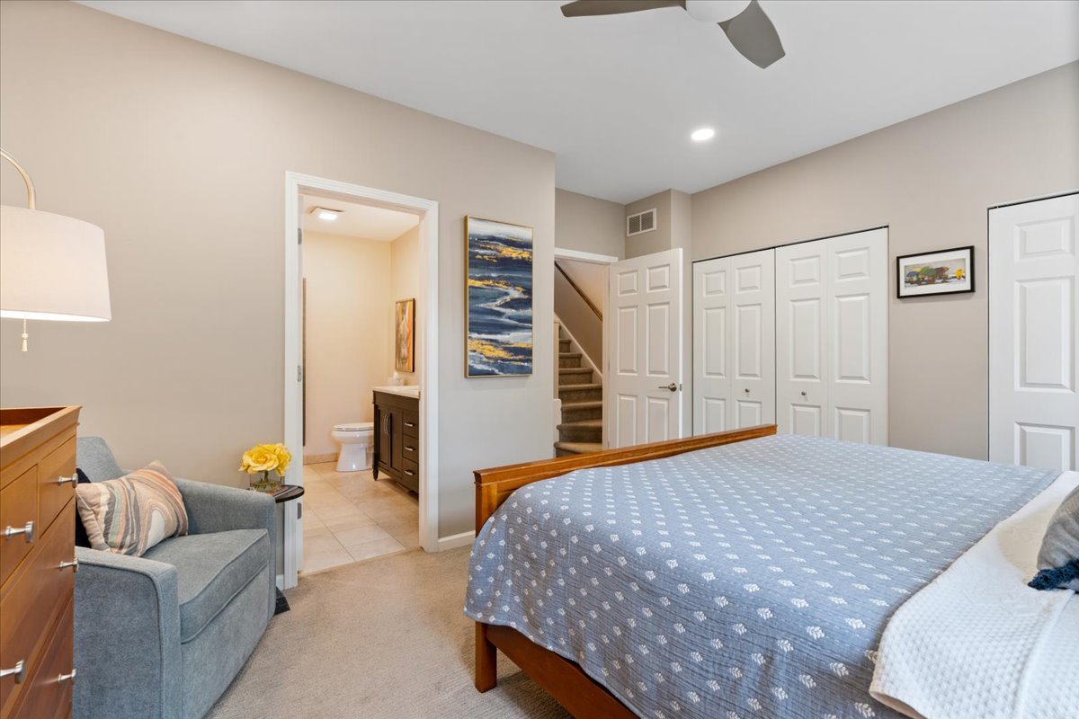 4646 N Greenview Avenue Unit: 10